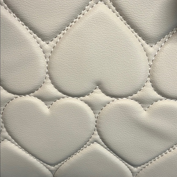 Betsey Johnson Cream Laptop Tote w/ Bag Charms ✨ - Picture 5 of 13